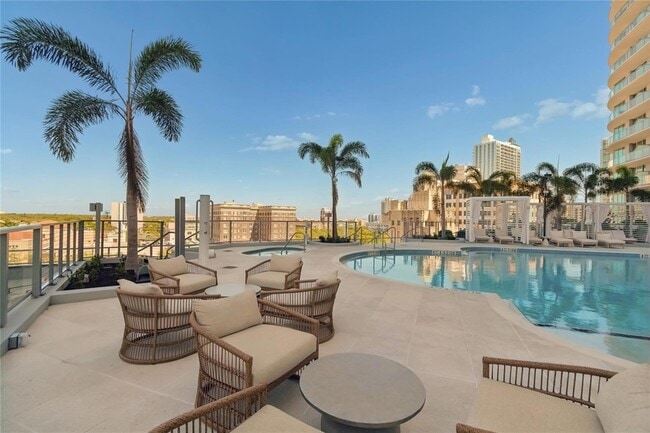 Building Photo - 400 Central Ave