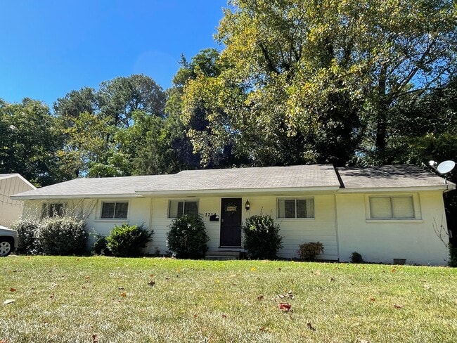 Building Photo - 1214 Beanland Dr
