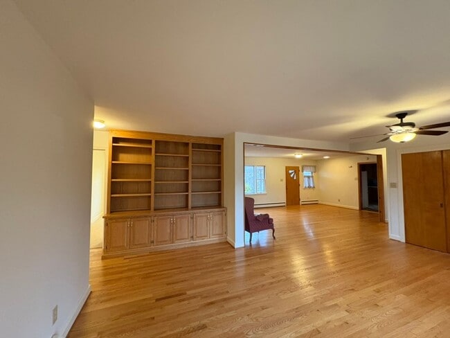 Building Photo - Solid Brick Rancher in Greencastle