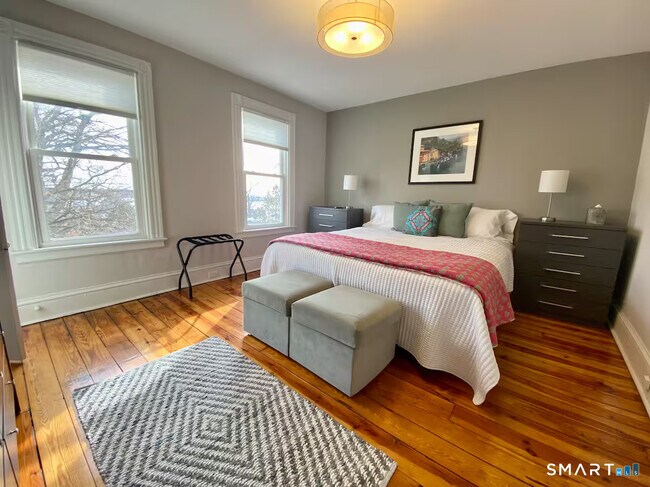 Building Photo - 27 Quintard Ave