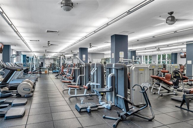 Building Photo - 2000 N Bayshore Dr