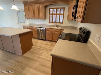 Building Photo - 2139 S La Rosa Dr