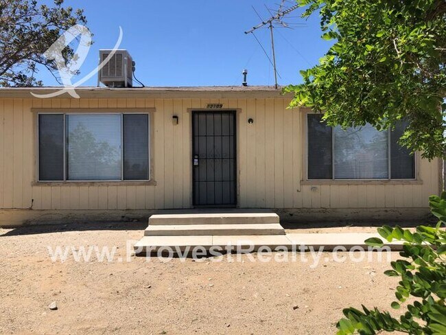 Primary Photo - Cute 2 Bedroom 1.5 Bath Home in Victorvill...