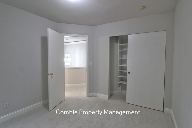 Building Photo - 23228 NE 21st Pl