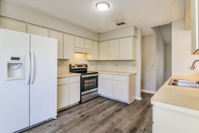 Building Photo - 3352 Bluestone Ave