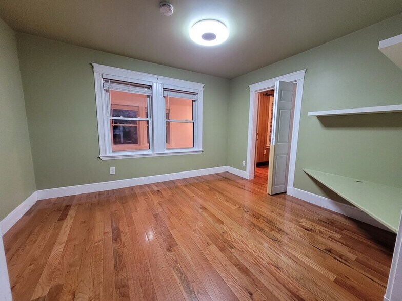 Building Photo - 31 Lyman Ave