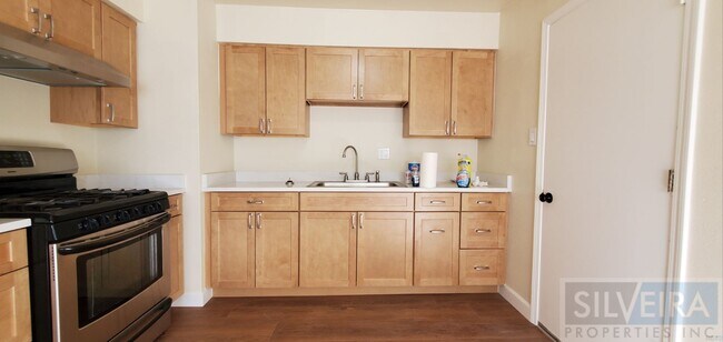 Building Photo - Cozy 3 bedroom 1 Bath home!