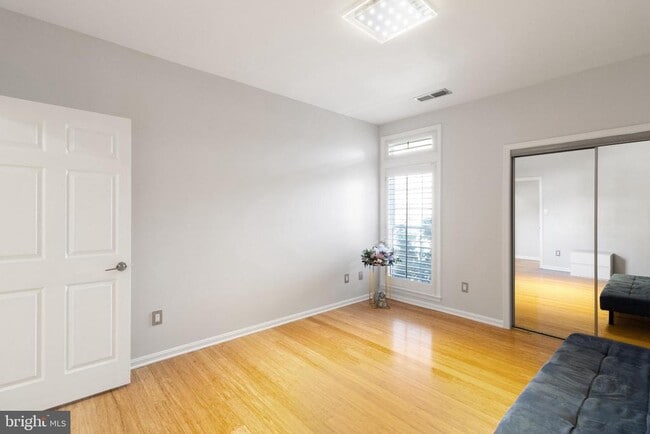 Building Photo - 6944 Ellingham Cir