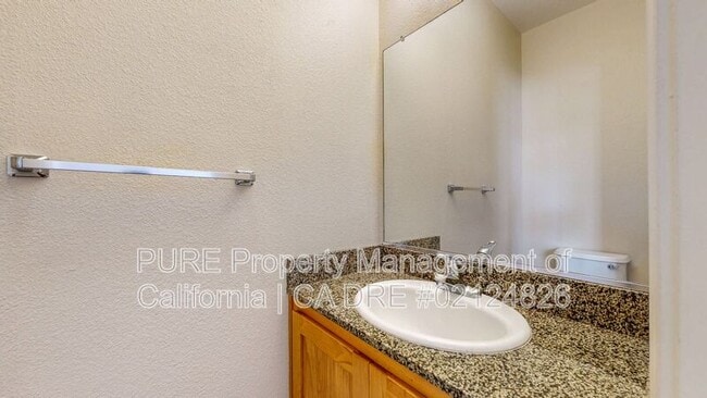 Building Photo - 110 5th St