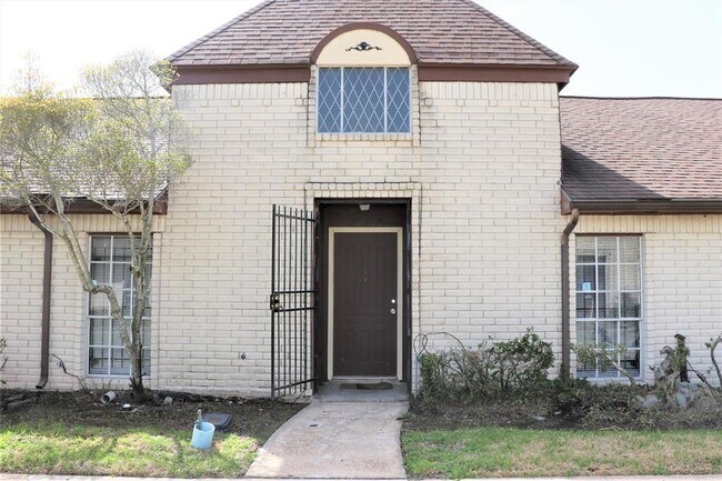 Building Photo - 12139 Sharpview Dr