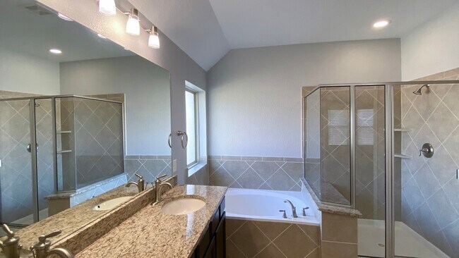 Building Photo - 10 Pinestead Ct