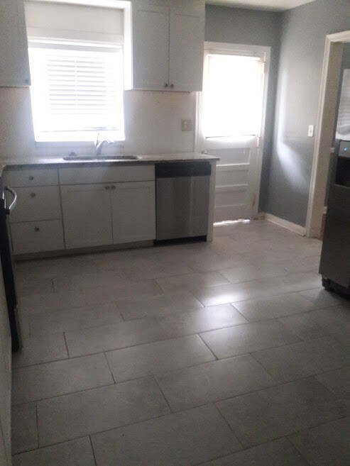 Building Photo - Stunning 3-Bedroom, 2-Bath Home in Desirab...