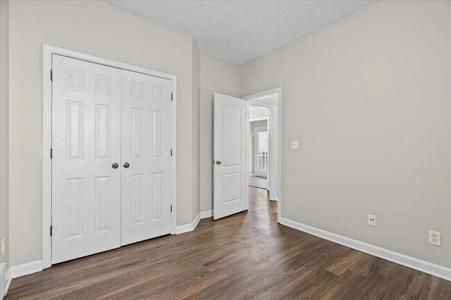 Building Photo - Available Now! 3 Bedroom 2 Bathroom Home i...