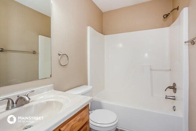 Building Photo - 10305 Cadogan Dr, Indianapolis, IN 46236