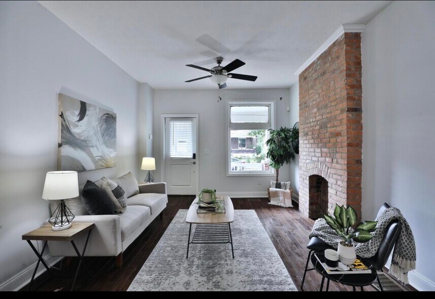 Building Photo - 742 Oakwood Ave