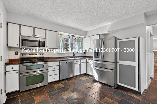 Building Photo - Spacious 4BR Home with Finished Basement in St. Peters