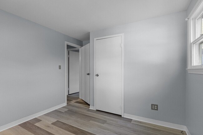 Building Photo - 31 Marion Rd