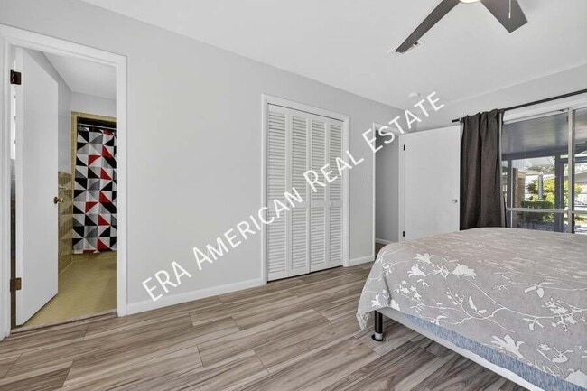 Building Photo - 614 Merioneth Dr NE