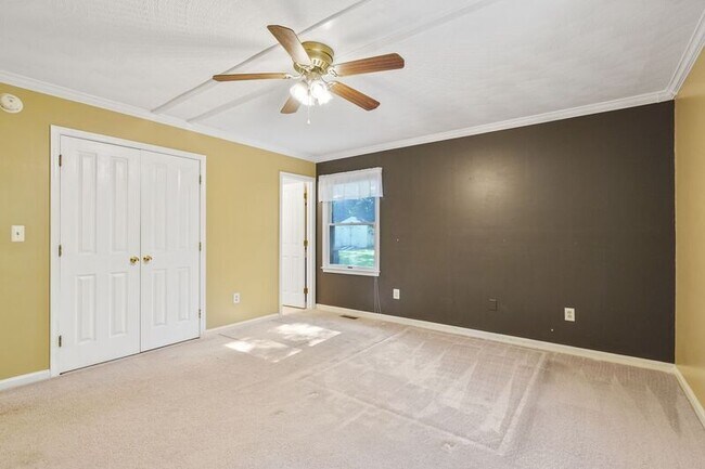 Building Photo - 8170 Linda Ln
