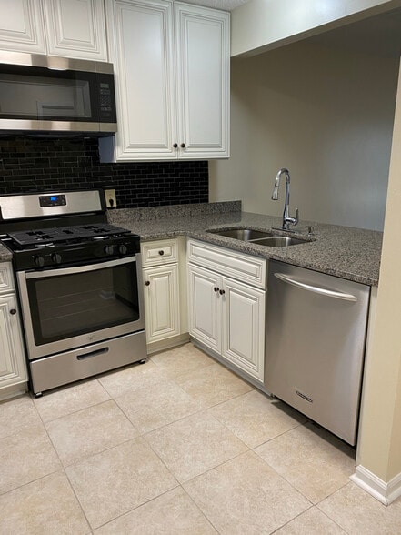 Building Photo - 1597 Springleaf Point SE