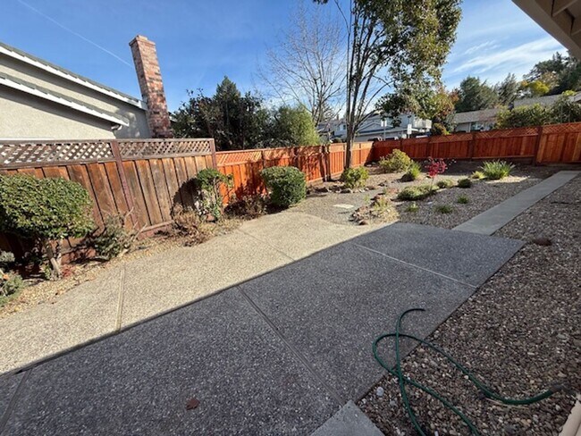 Building Photo - 3BD/2BA Single-Family Home | Less Than 200 Yards From Vintage Hills Elementary!