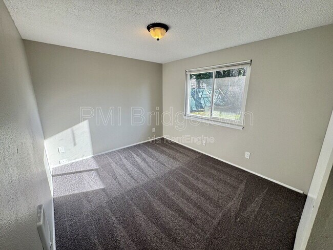 Building Photo - 3690 NE 8th St