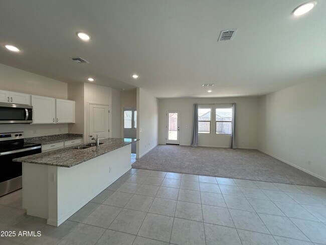 Building Photo - 18461 N Los Gabrieles Way
