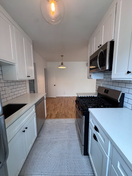 Building Photo - 821 Westmount Dr
