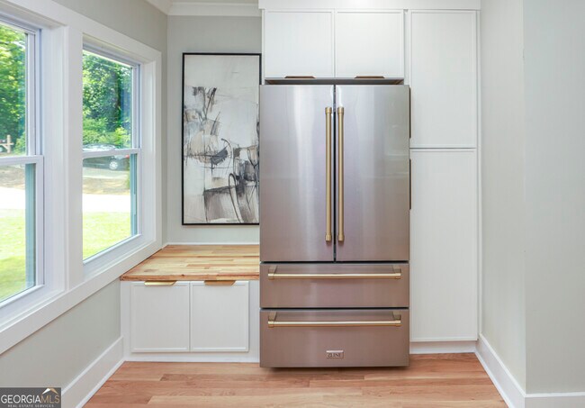 Building Photo - 2908 N Hills Dr NE