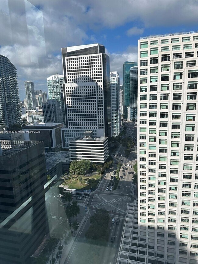 Building Photo - 951 Brickell Ave