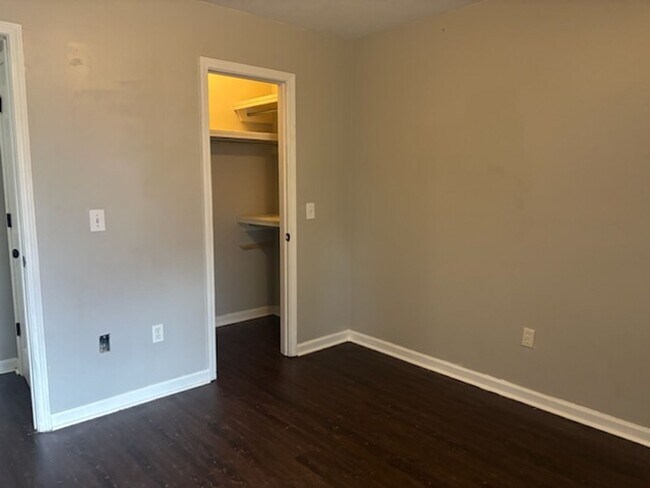 Building Photo - 430 Twisted Oak Cove