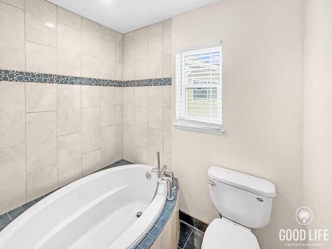 Building Photo - Beautiful 4Bd/2.5Ba Spacious Home in Mission Viejo w/Large Front & Back Yard!