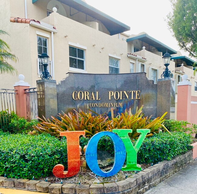 Building Photo - 8615 NW 5th Ter