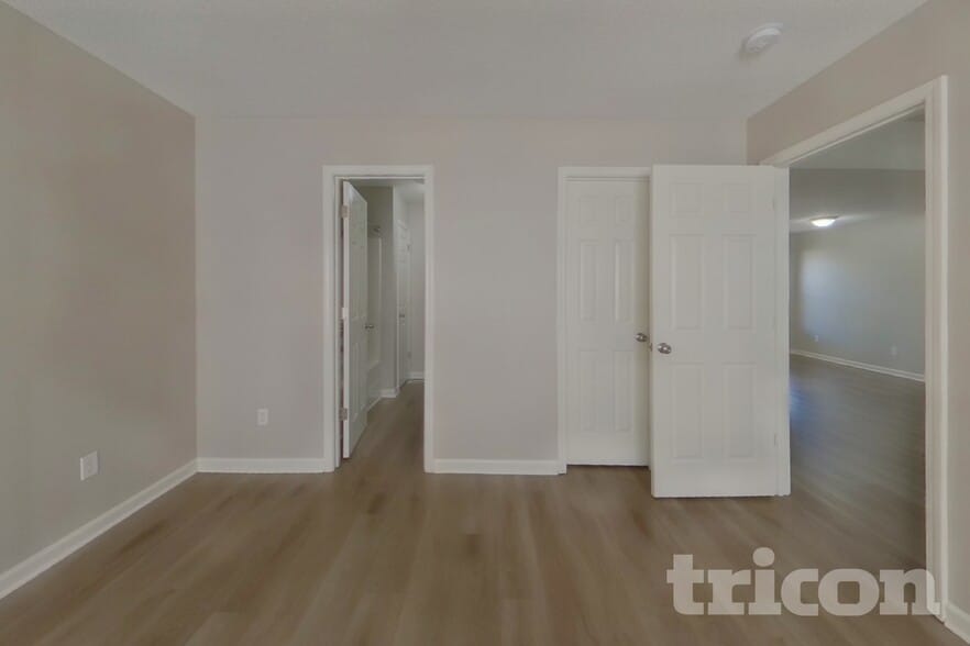 Building Photo - 2425 Saluda Dr
