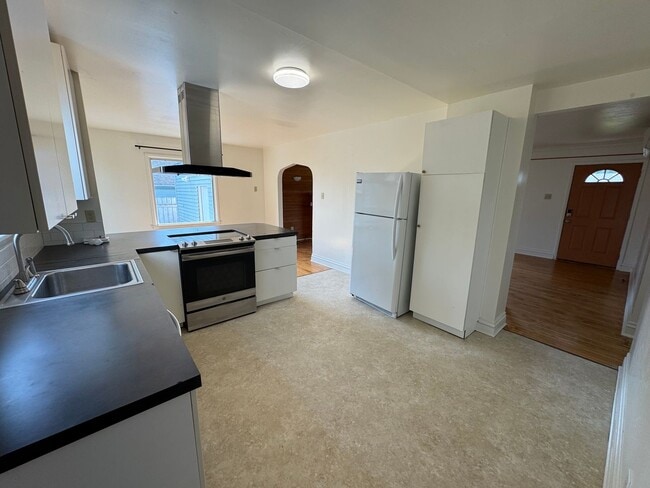 Building Photo - 4 Bedroom 2 Bathroom Mount Vernon House Cl...