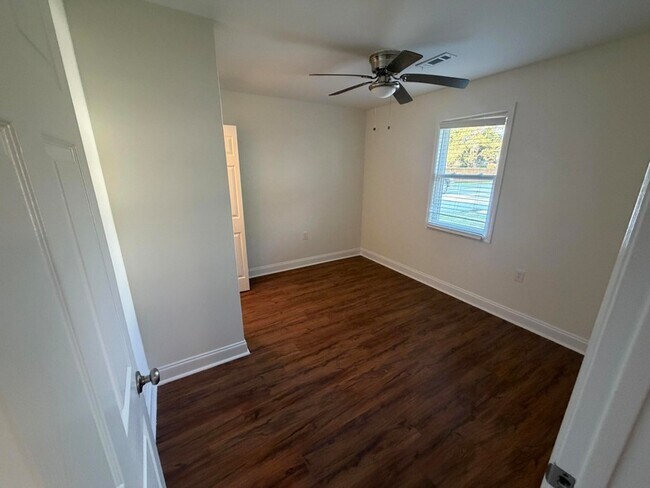 Building Photo - 2018 Pinopolis Rd