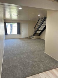 Building Photo - 435 E Park Ave