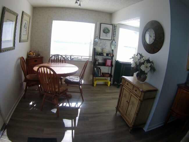 Building Photo - 571 Capri L