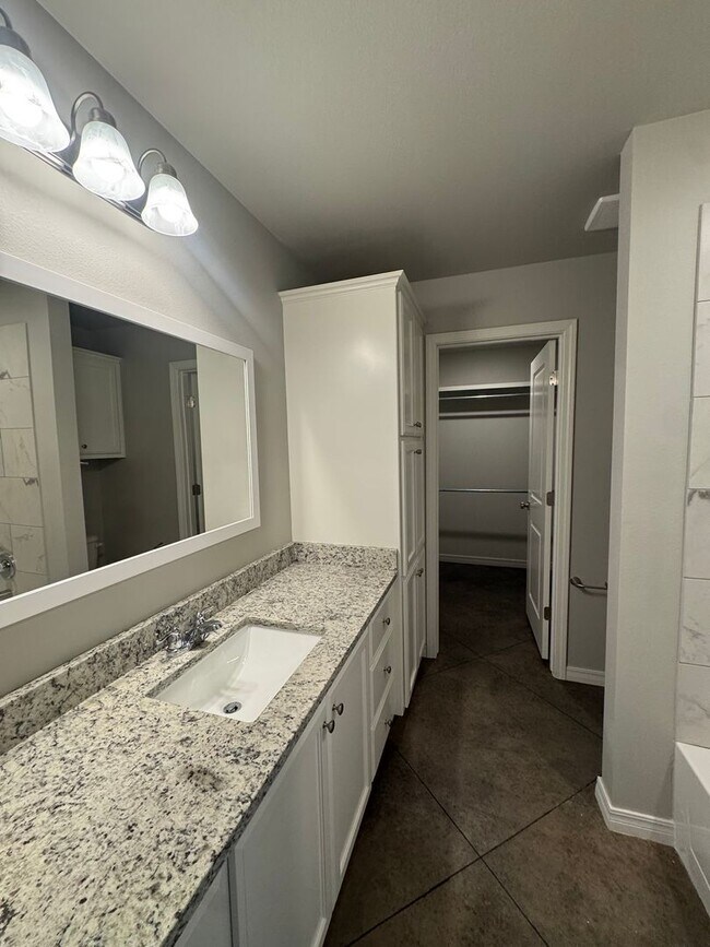 Building Photo - 3/2/1 Fabulous new build 2025 1/2 off special 1st month's rent