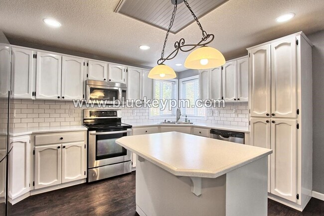 Building Photo - 4 Bed, 2.5 Bath Home in Cul-de-sac in Fisher's Landing East