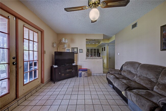Building Photo - 4950 Elmhurst Ln