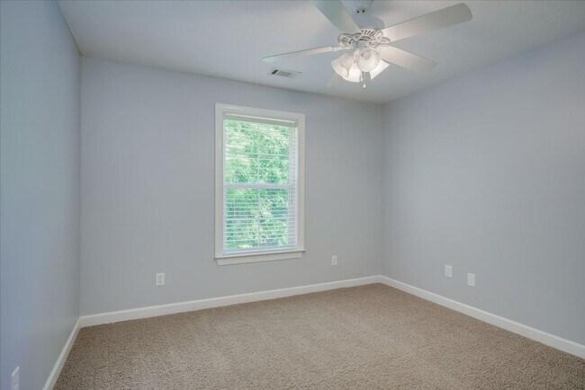 Building Photo - 4122 Chastain Dr