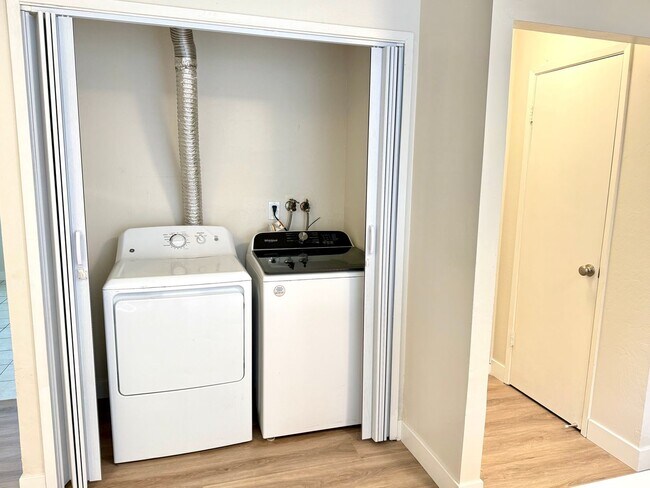 Building Photo - $2,790 / 2 BR - FULLY REMODELED TOWNHOME IN HAYWARD