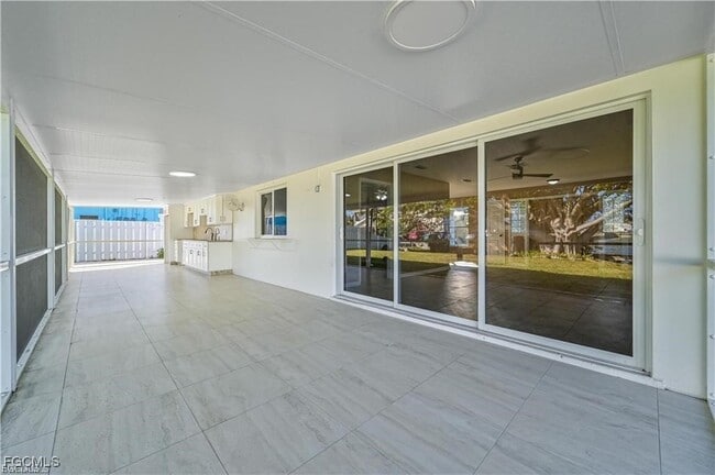 Building Photo - 1521 SE 1st Terrace