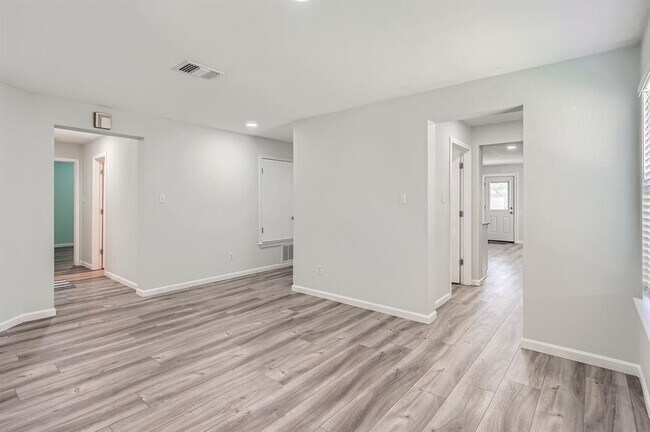 Building Photo - 305 Bird Dog Bend