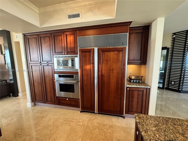 Building Photo - 17875 Collins Ave