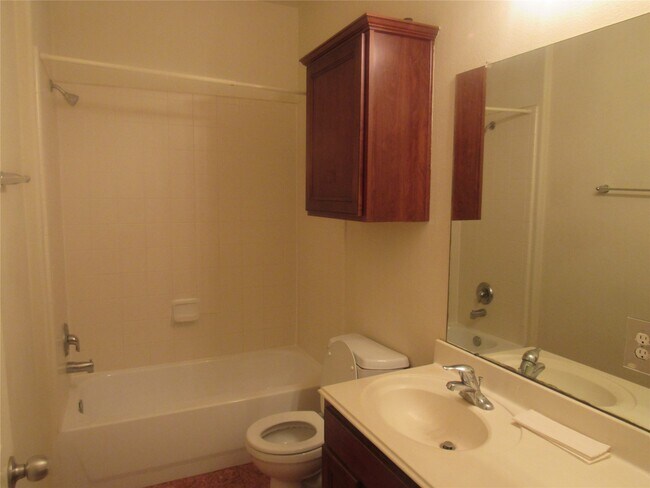 Building Photo - 2611 Colony Haven Cir