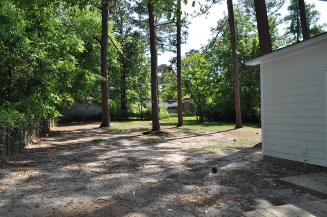 Building Photo - FOR RENT - Terrific location, great price....near everything!