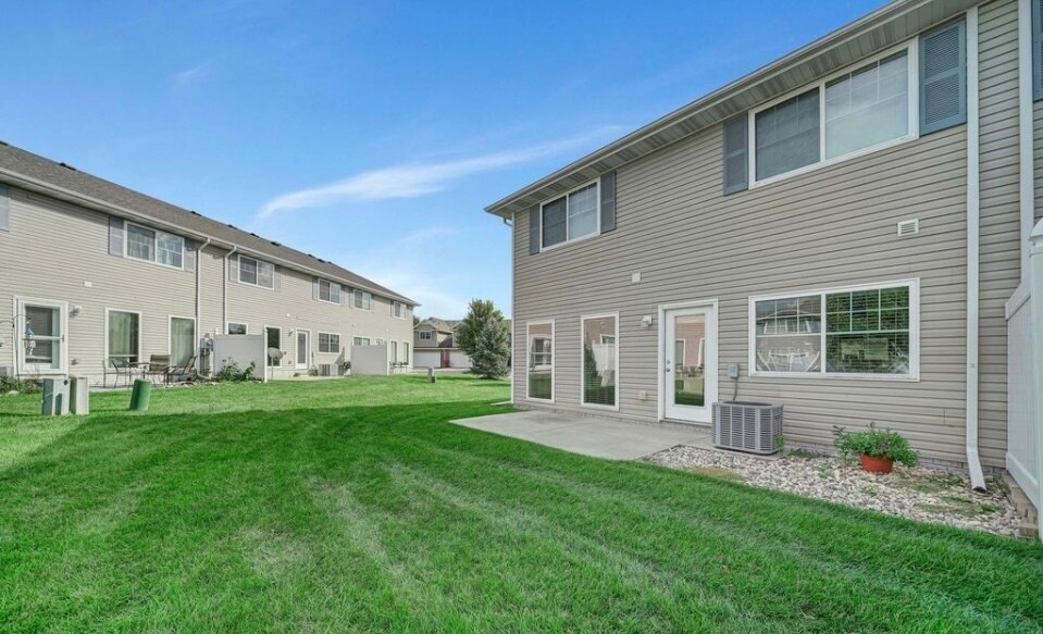 Building Photo - 6204 Oakley St