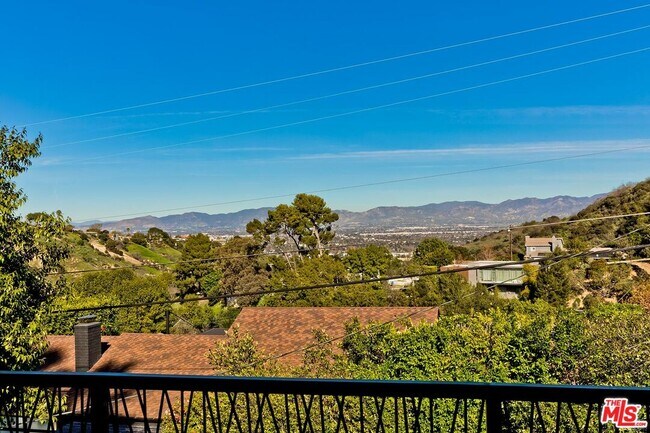 Building Photo - 3350 Coy Dr